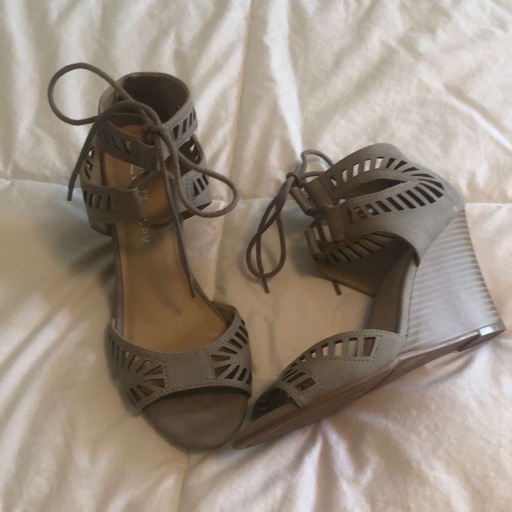 Chinese Laundry wedges